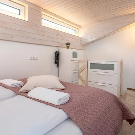 Lägenhet 2br I Calm Area I Near Seaside & Pool I Parking I Cohost *